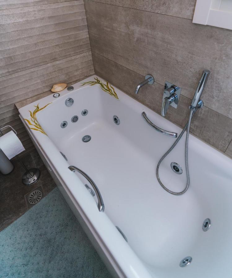 Lux House With Outdoor Jacuzzi And Sea View In Santorini Apartamento Emporio  Exterior foto